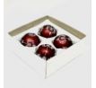 Ruby Lace – červené sklenené gule s bielym srdiečkovým ornamentom, 7 cm