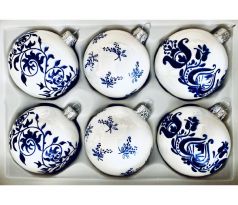 Sklenené vianočné ozdoby „Cibuláková noblesa“, 7 cm, bielo-modré, súprava 6 ks